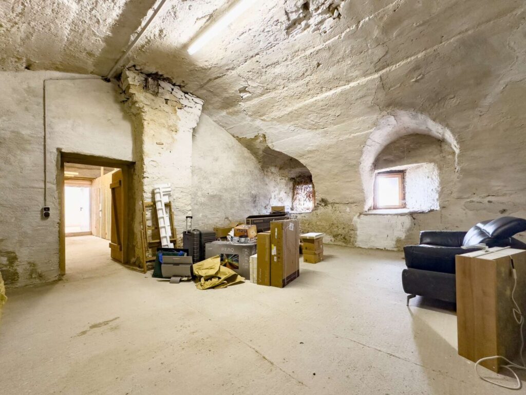 30 m² großer Gewölbekeller