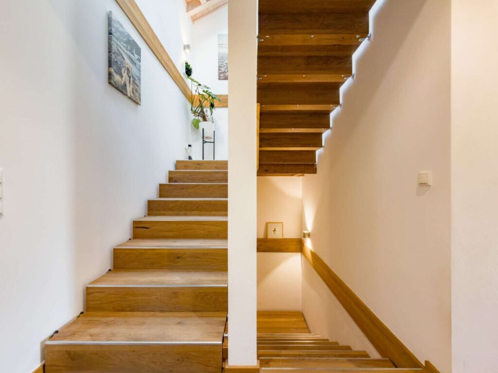 Treppe zum OG und UG